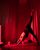 RED LIGHT THERAPY VINYASA onsdagar 07.30-08.30 med Cornelia Nordensson