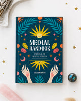 Medial Handbok av Ewa Olsson + labradorit cuddle stone