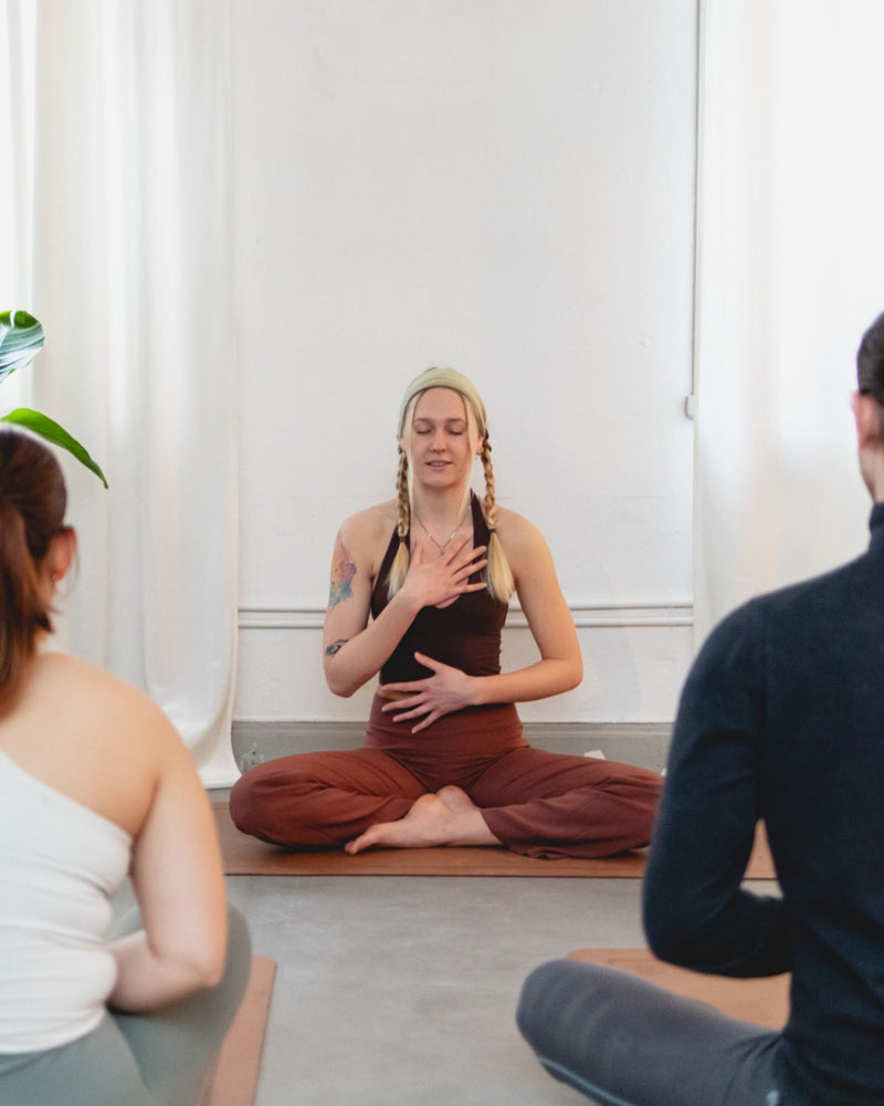 Chakra Yoga med Ulrika Josander - Torsdagar kl 17-18